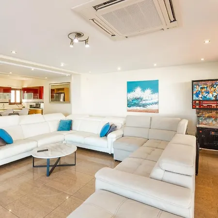 Seafront Villa *